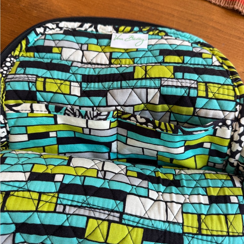 Vera Bradley Blue and Green Floral Backpack- island bloom pattern. Broken zipper - Picture 6 of 10
